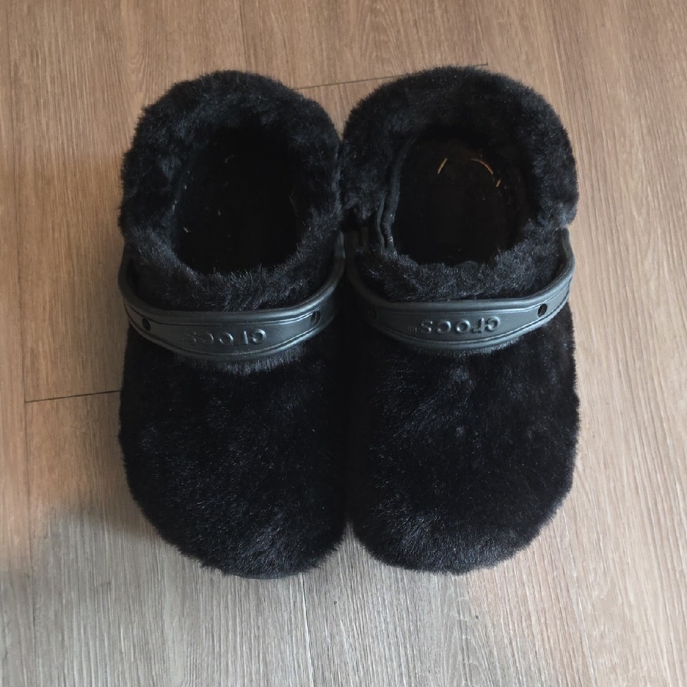 CROCS Black Fuzzy Slippers